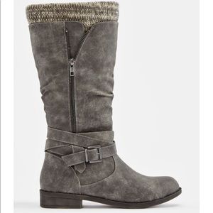 NIB Never Worn Wide Calf Grey Boots